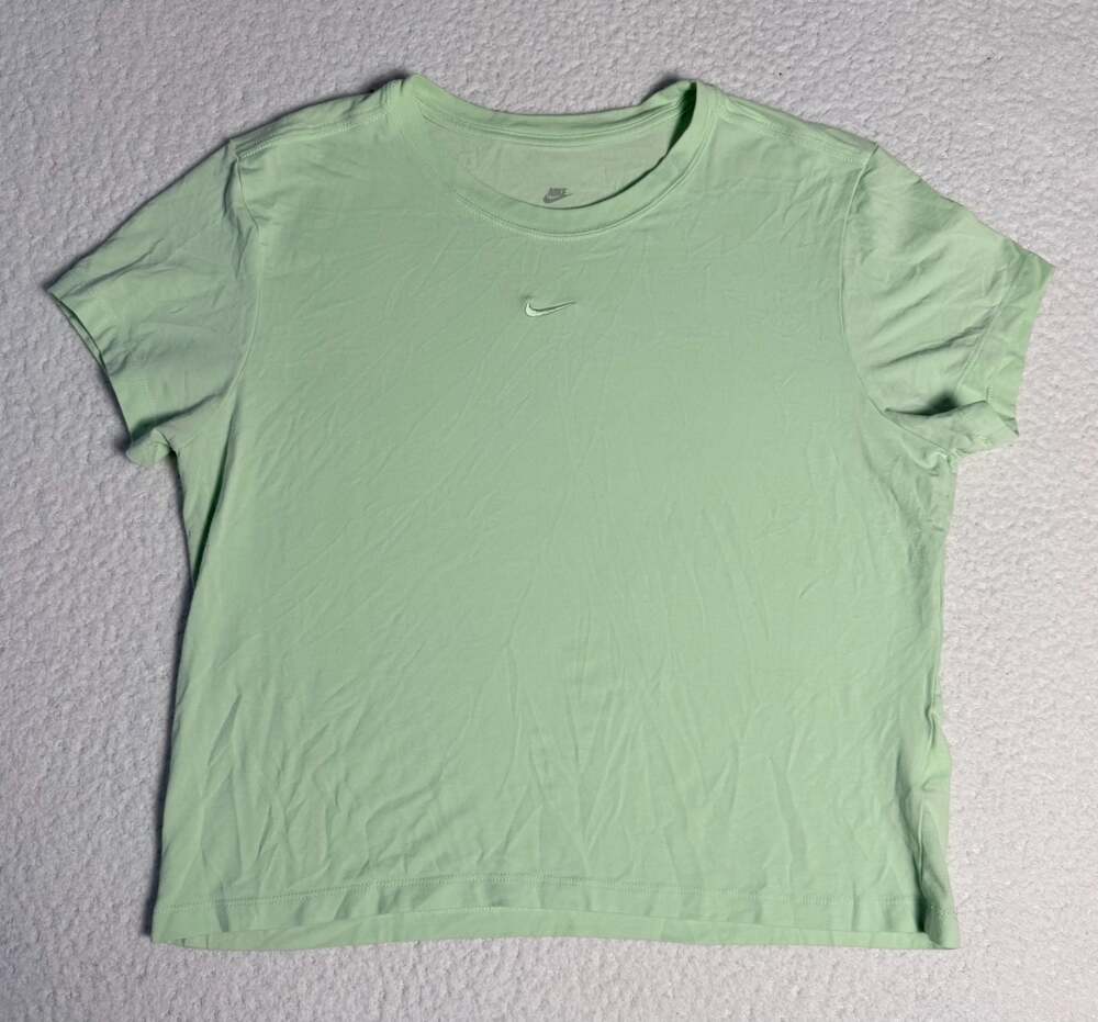 Nike Women's Sportswear Essential Slim Cropped T-Shirt in Vapor Green